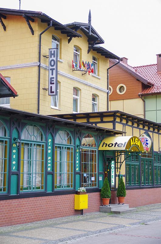 Hotel Alga Устка Экстерьер фото
