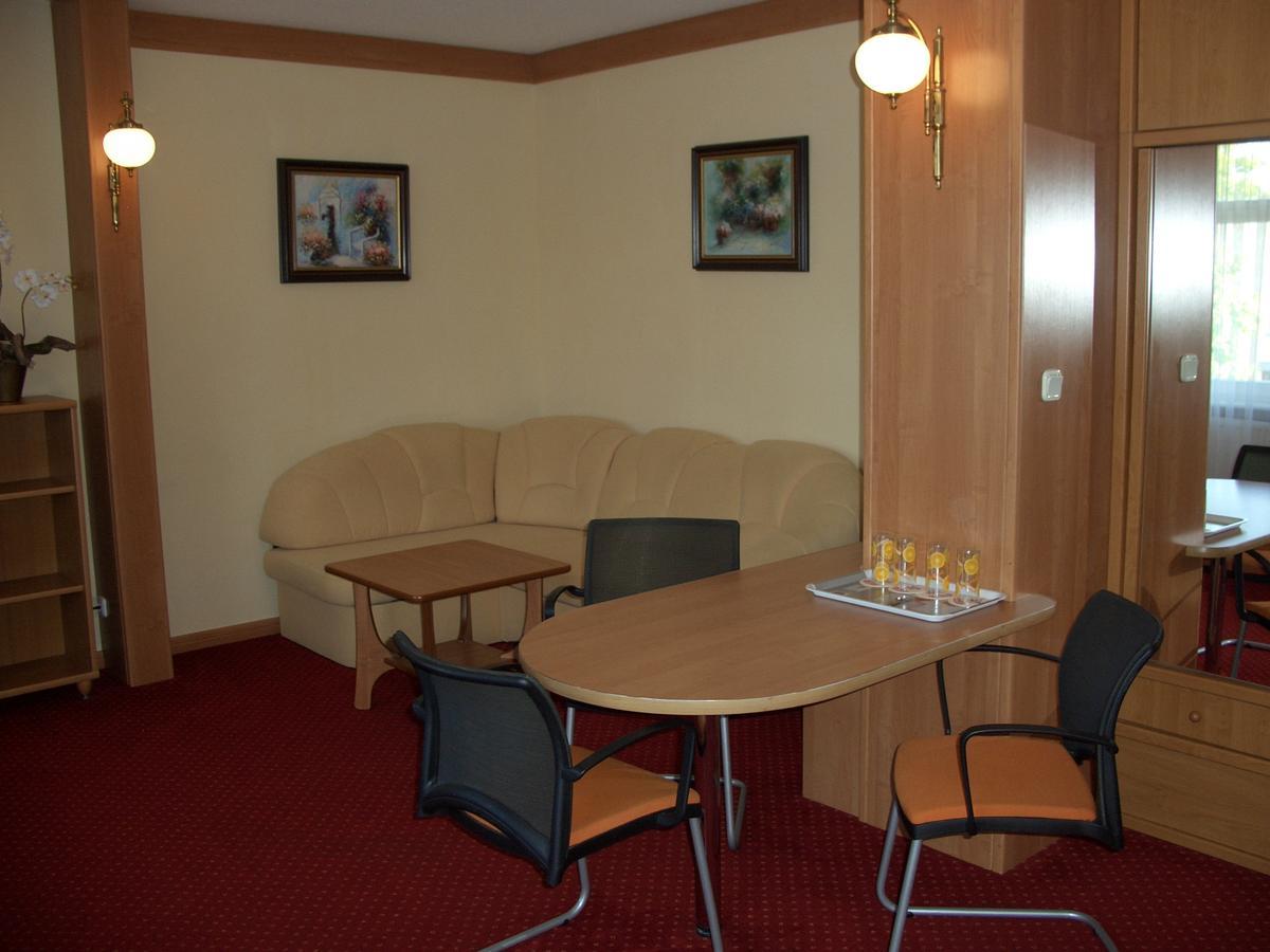 Hotel Alga Устка Экстерьер фото